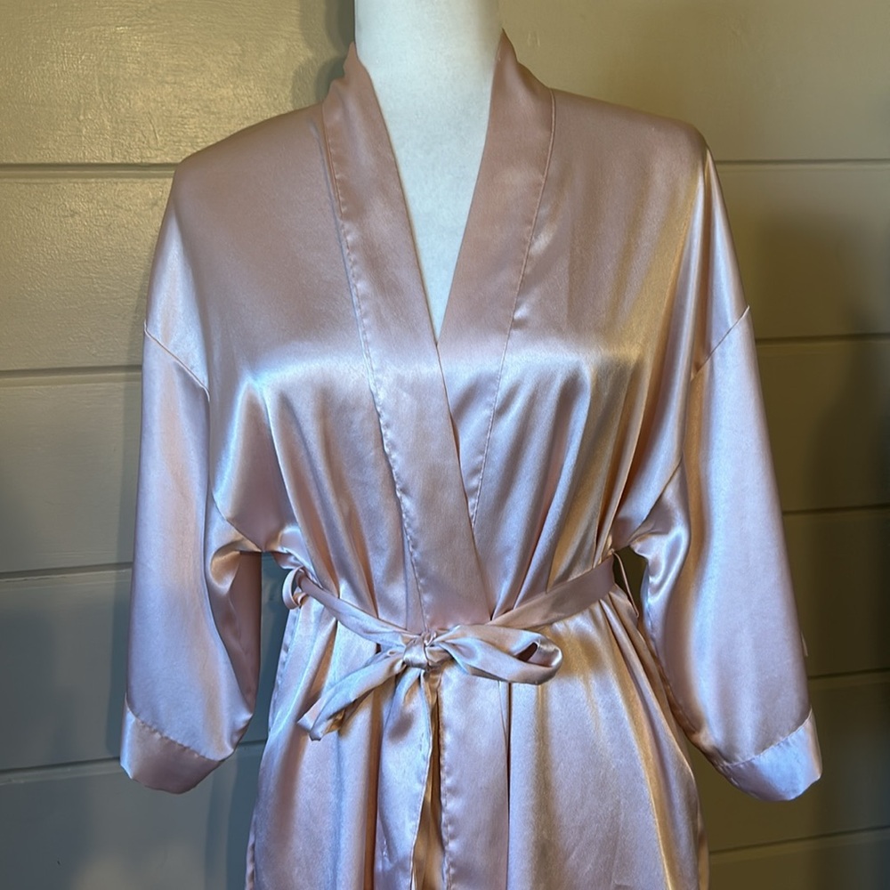Victoria’s Secret Rose Champagne Satin Robe – Size S/M / P/M - Picture 3 of 12